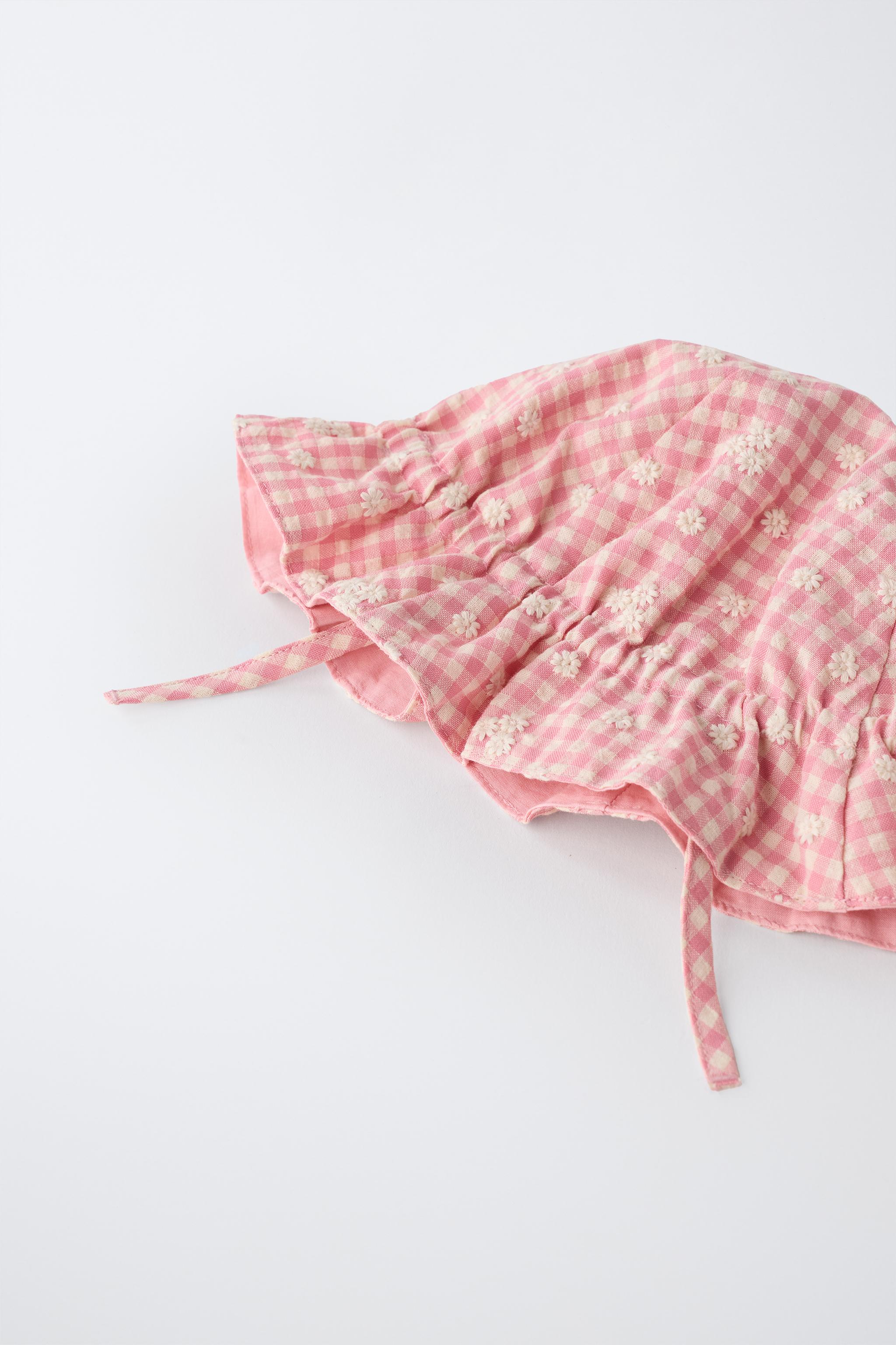 BONNET CARREAUX VICHY ET FLEURS BRODÉES